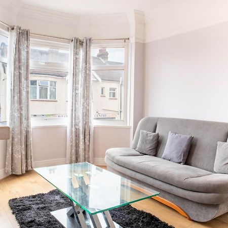 2 Bedroom Apartment Southend-On-Sea Bagian luar foto