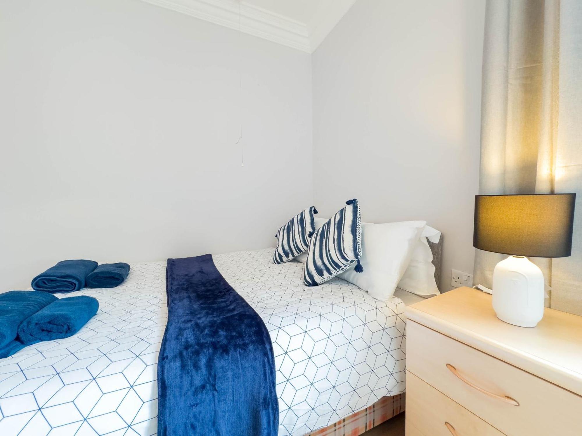 2 Bedroom Apartment Southend-On-Sea Bagian luar foto