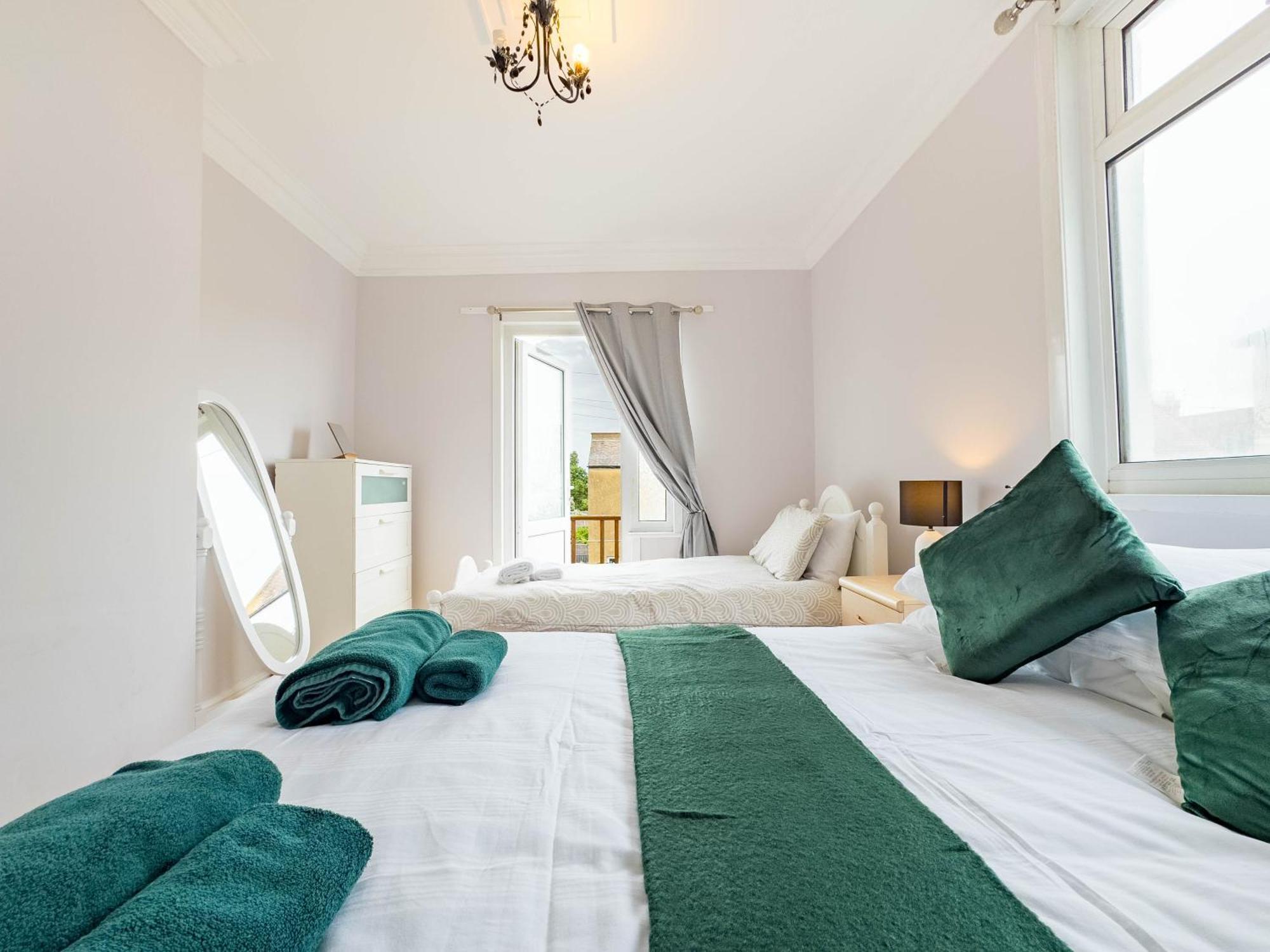2 Bedroom Apartment Southend-On-Sea Bagian luar foto