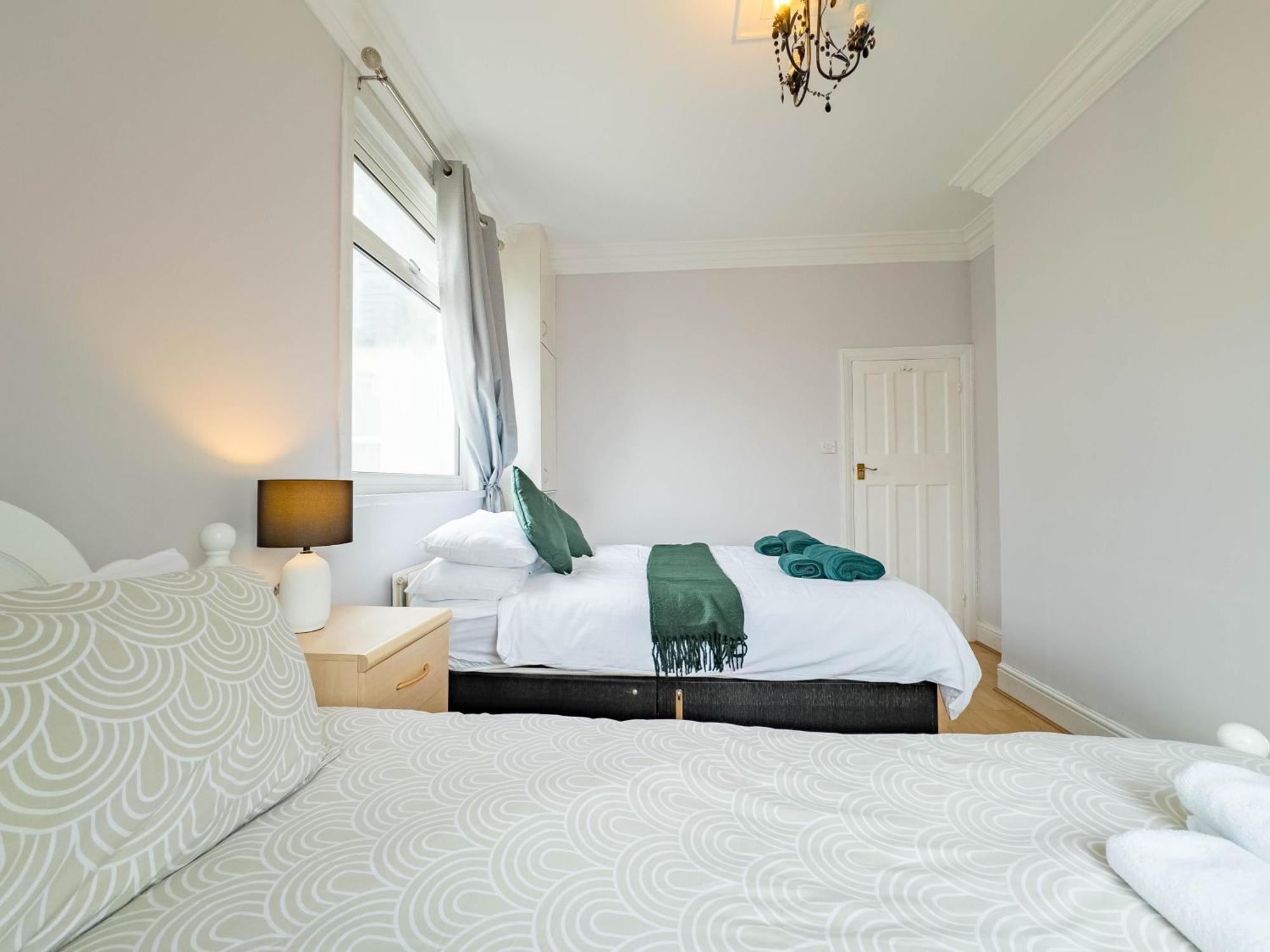 2 Bedroom Apartment Southend-On-Sea Bagian luar foto