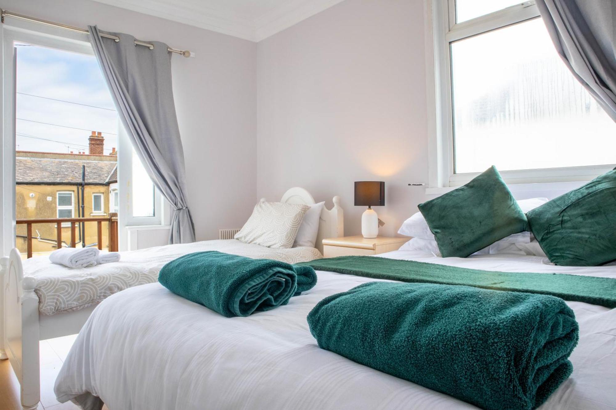 2 Bedroom Apartment Southend-On-Sea Bagian luar foto